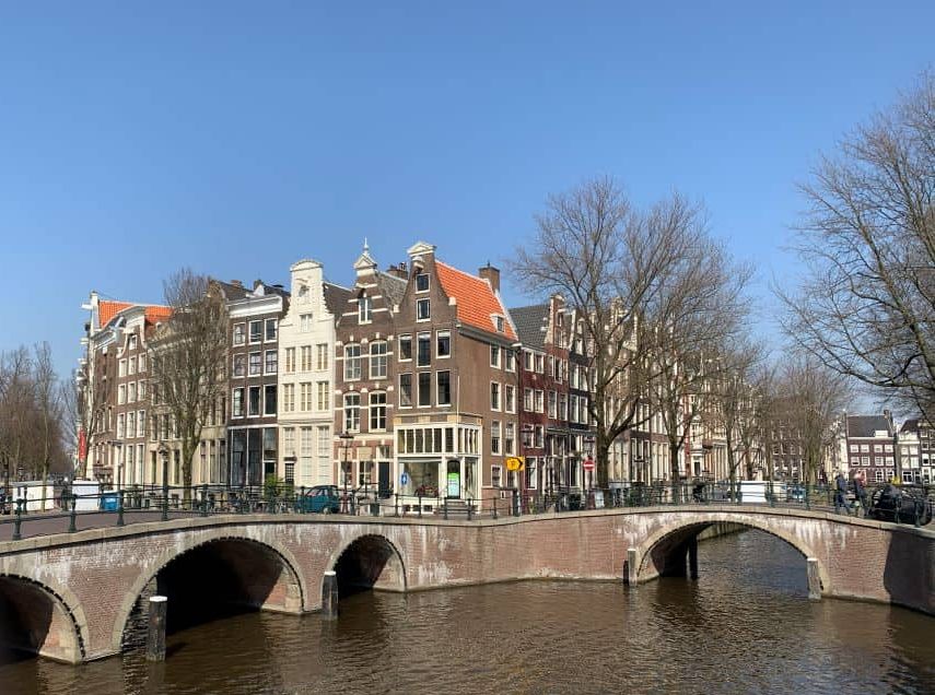 The corner of two canals in Amsterdam, one of the most iconic shots in Amsterdam