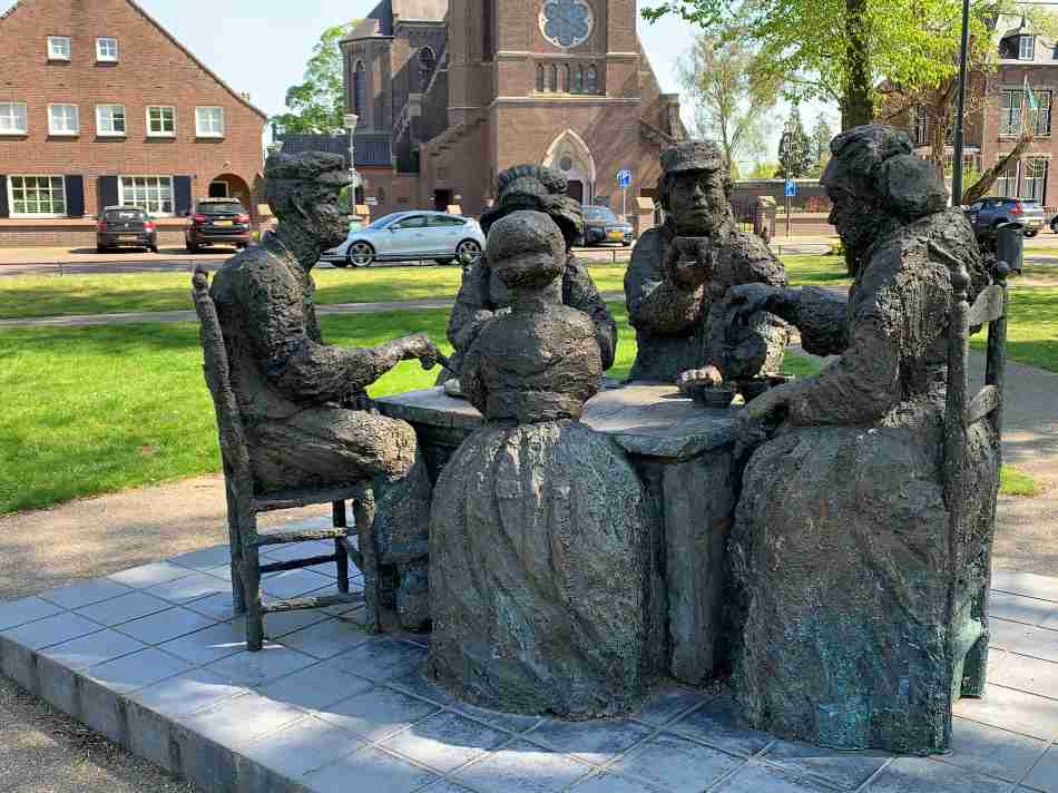 A bronze statue of the potato eaters bij Vincent van Gogh in the center of Nuenen, the village where he created this masterwork