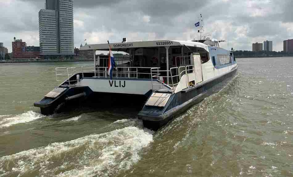 Waterbus in Rotterdam is departing to Dordrecht