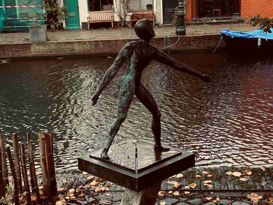The small statue in the center of Leiden commemorating the departure of the Pilgrims from Leiden for their voyage to America