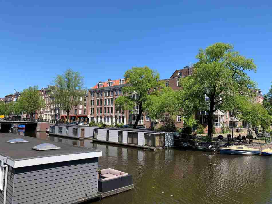 Oudwest is a stately residential area in Amsterdam, on of its best 11 neighborhoods