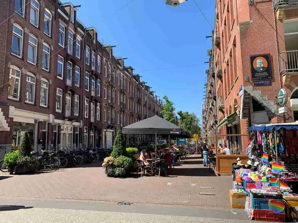 View of a market in Oud-west, one of the best neighborhoods in Amsterdam for families 