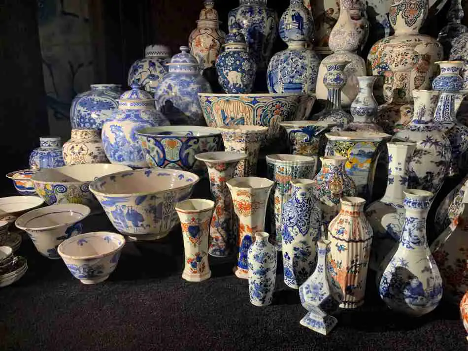 A collection of Delftware on display in the Kunstmuseum in The Hague