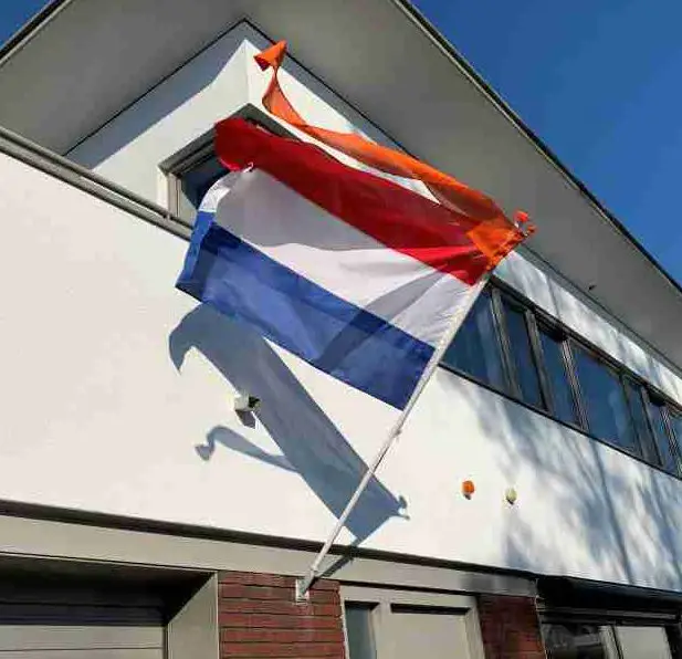 A Dutch flag with an orange pennant